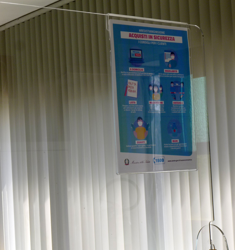 porta avvisi da banco in plexiglass trasparente